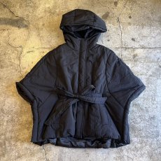 画像1: 【WONDERGROUND】WAIST MARK DESIGN NYLON DOWN HOODIE PONCHO / BLACK / OS (1)