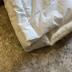 画像4: 【WONDERGROUND】WAIST MARK DESIGN NYLON DOWN HOODIE PONCHO / WHITE / OS (4)