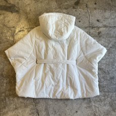 画像3: 【WONDERGROUND】WAIST MARK DESIGN NYLON DOWN HOODIE PONCHO / WHITE / OS (3)