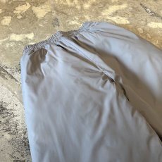 画像9: 【WONDERGROUND】QUILTING LINER WIDE NYLON PANTS / GREY / OS (9)
