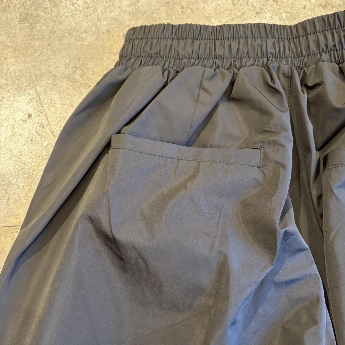 画像10: BLACK COLOR CARGO DESIGN WAIST DRAW CODE NYLON PANTS / FREE~W35 (10)