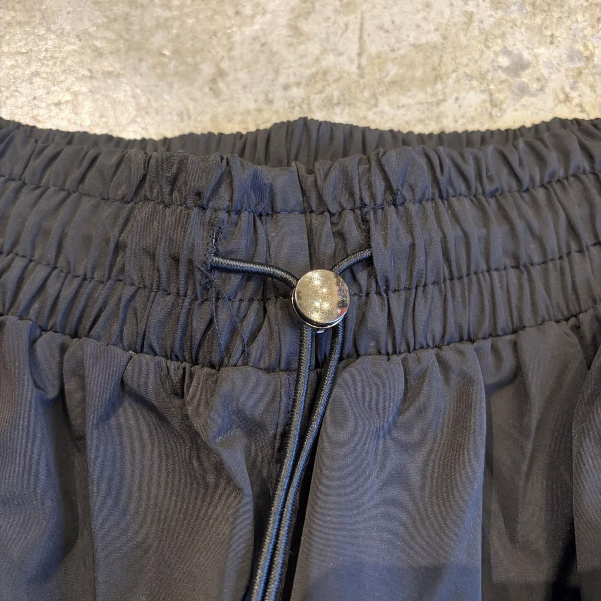 画像6: BLACK COLOR CARGO DESIGN WAIST DRAW CODE NYLON PANTS / FREE~W35 (6)