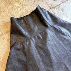 画像3: BLACK COLOR FAUX LEATHER ROUND DESIGN FLARE SKIRT / W25~W30 (3)