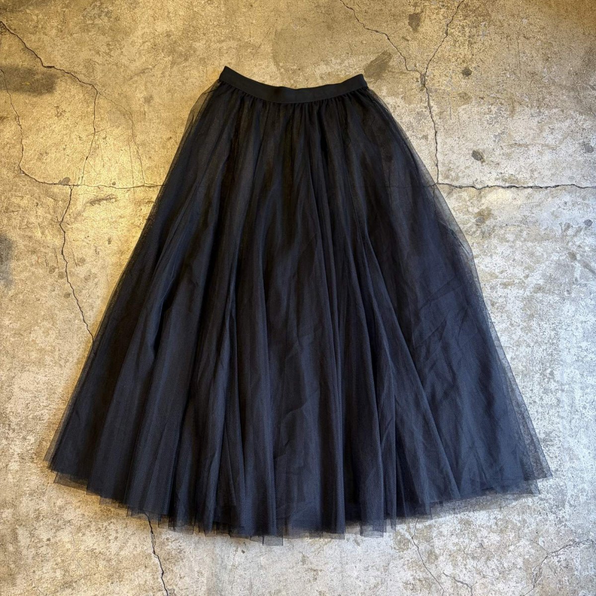 画像1: BLACK COLOR DESIGN TULLE SHEER FLARE LONG SKIRT / W23~W35 (1)