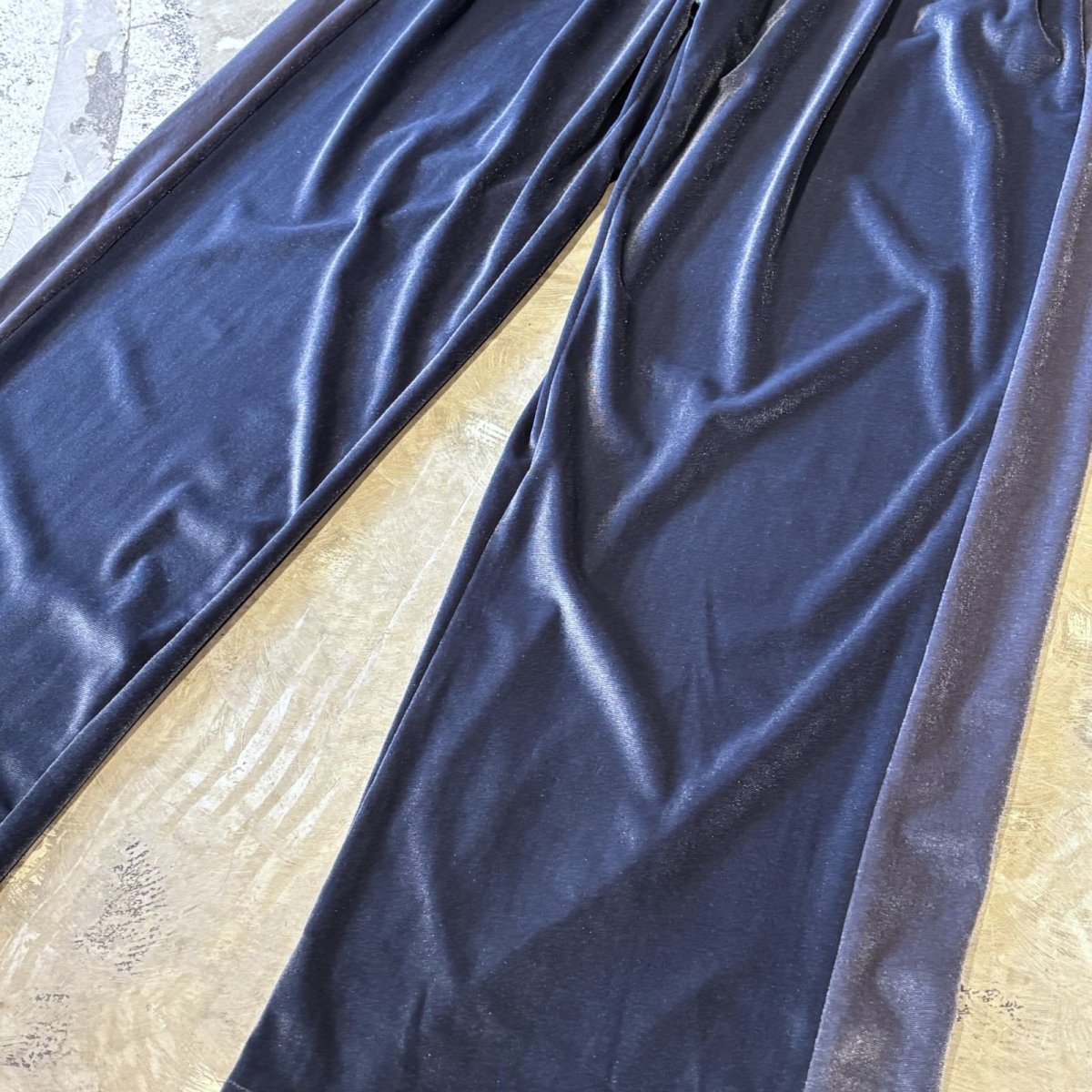 画像6: SIDE LINE WIDE SILHOUETTE VELVET PANTS / FREE (6)