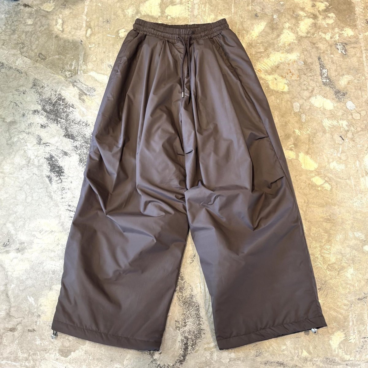画像1: 【WONDERGROUND】QUILTING LINER WIDE NYLON PANTS / BROWN / OS (1)