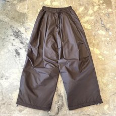 画像1: 【WONDERGROUND】QUILTING LINER WIDE NYLON PANTS / BROWN / OS (1)