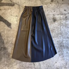 画像2: 3 COLOR DOCKING DESIGN FAUX LEATHER LONG SKIRT / W24~W30 (2)
