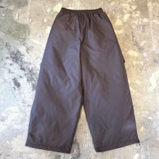 画像2: 【WONDERGROUND】QUILTING LINER WIDE NYLON PANTS / BROWN / OS (2)
