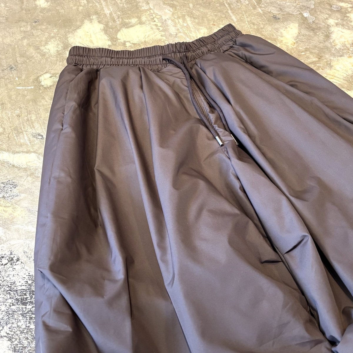 画像3: 【WONDERGROUND】QUILTING LINER WIDE NYLON PANTS / BROWN / OS (3)