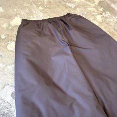 画像9: 【WONDERGROUND】QUILTING LINER WIDE NYLON PANTS / BROWN / OS (9)