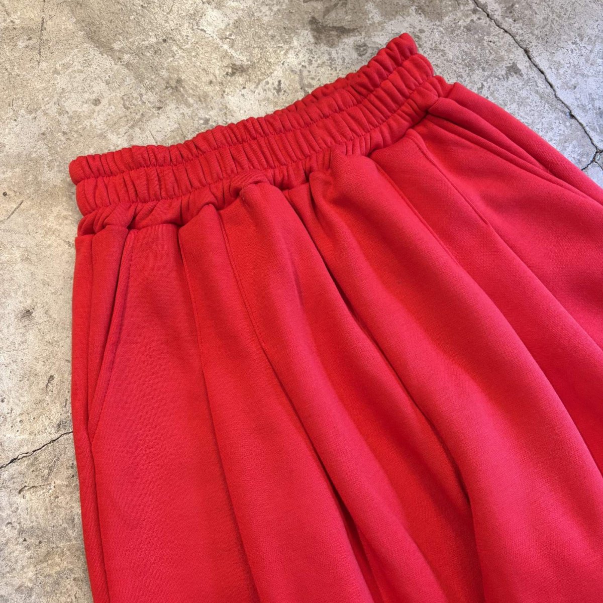 画像3: RED COLOR TUCK DESIGN SWEAT PANTS / W22~W34 (3)