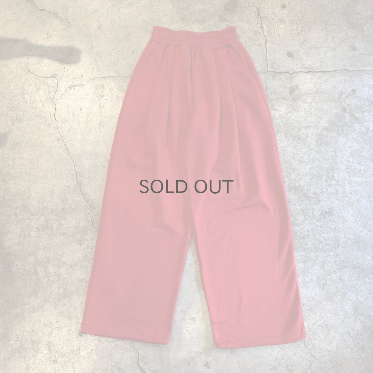画像1: RED COLOR TUCK DESIGN SWEAT PANTS / W22~W34 (1)