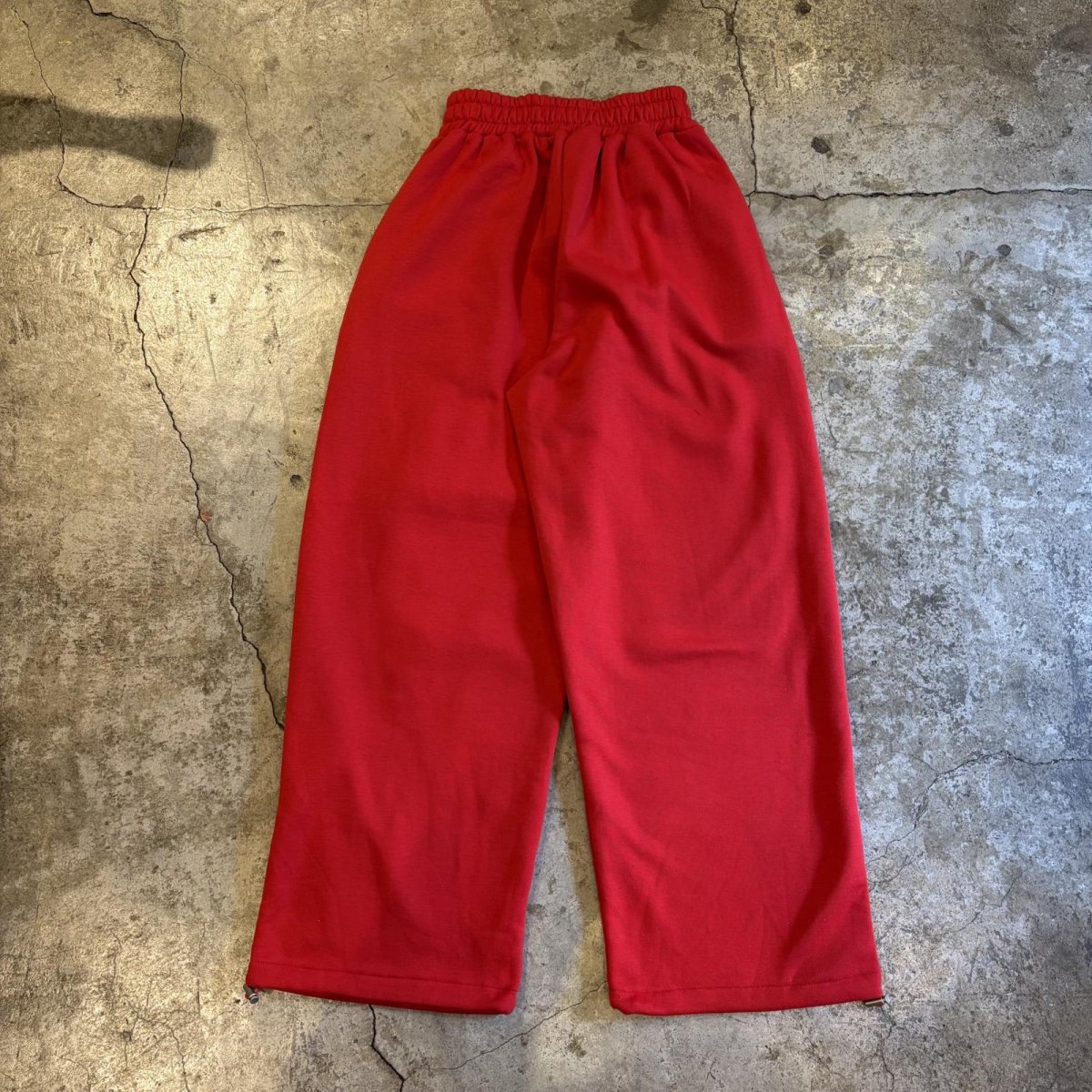 画像2: RED COLOR TUCK DESIGN SWEAT PANTS / W22~W34 (2)
