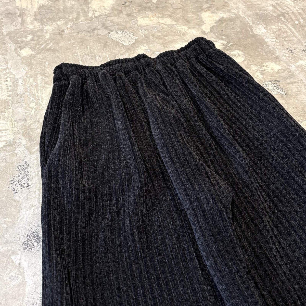 画像9: 【WONDERGROUND】RIB WIDE SILHOUETTE VELOUR PANTS / BLACK / OS (9)