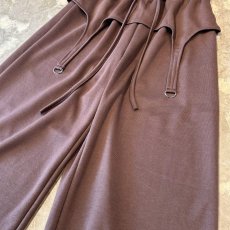 画像4: 【WONDERGROUND】D-CODE LAYERED WIDE SUWEAT PANTS / BROWN / OS (4)