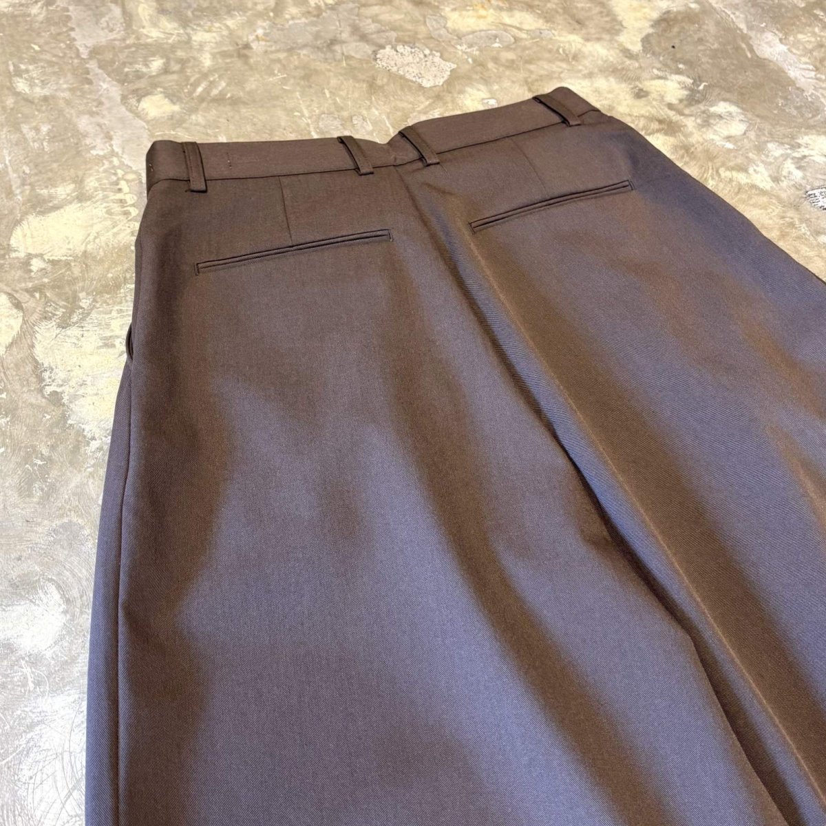 画像9: 【WONDERGROUND】2TUCK WIDE SILHOUETTE SLACKS / BROWN / OS (9)