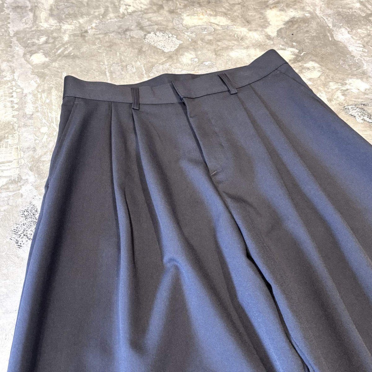 画像3: 【WONDERGROUND】2TUCK WIDE SILHOUETTE SLACKS / GREY / OS (3)