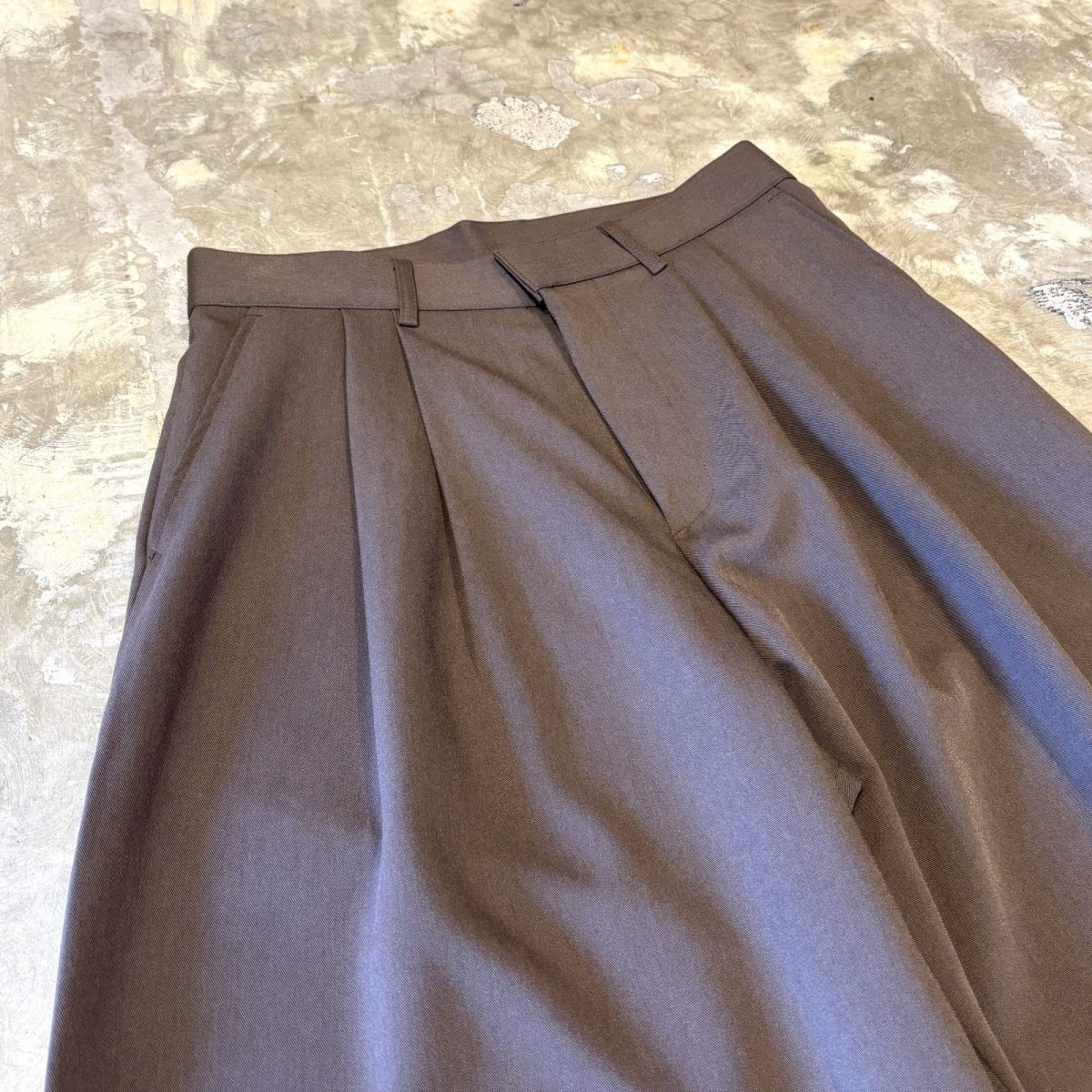 画像3: 【WONDERGROUND】2TUCK WIDE SILHOUETTE SLACKS / BROWN / OS (3)