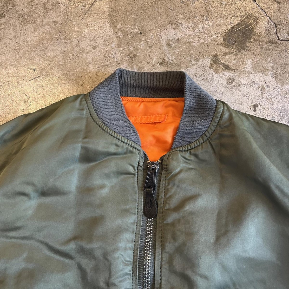 画像10: 【ALPHA】KHAKI COLOR REVERSIBLE DESIGN NYLON MA-1 JACKET / Ladies L M) / MADE IN USA (10)