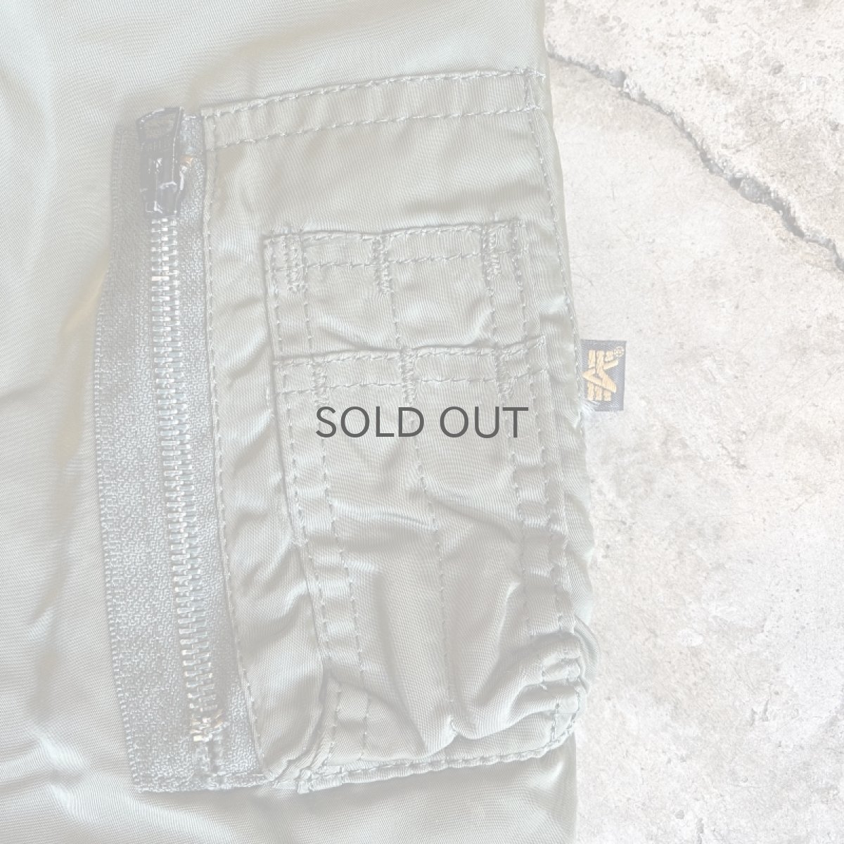 画像9: 【ALPHA】KHAKI COLOR REVERSIBLE DESIGN NYLON MA-1 JACKET / Ladies L M) / MADE IN USA (9)