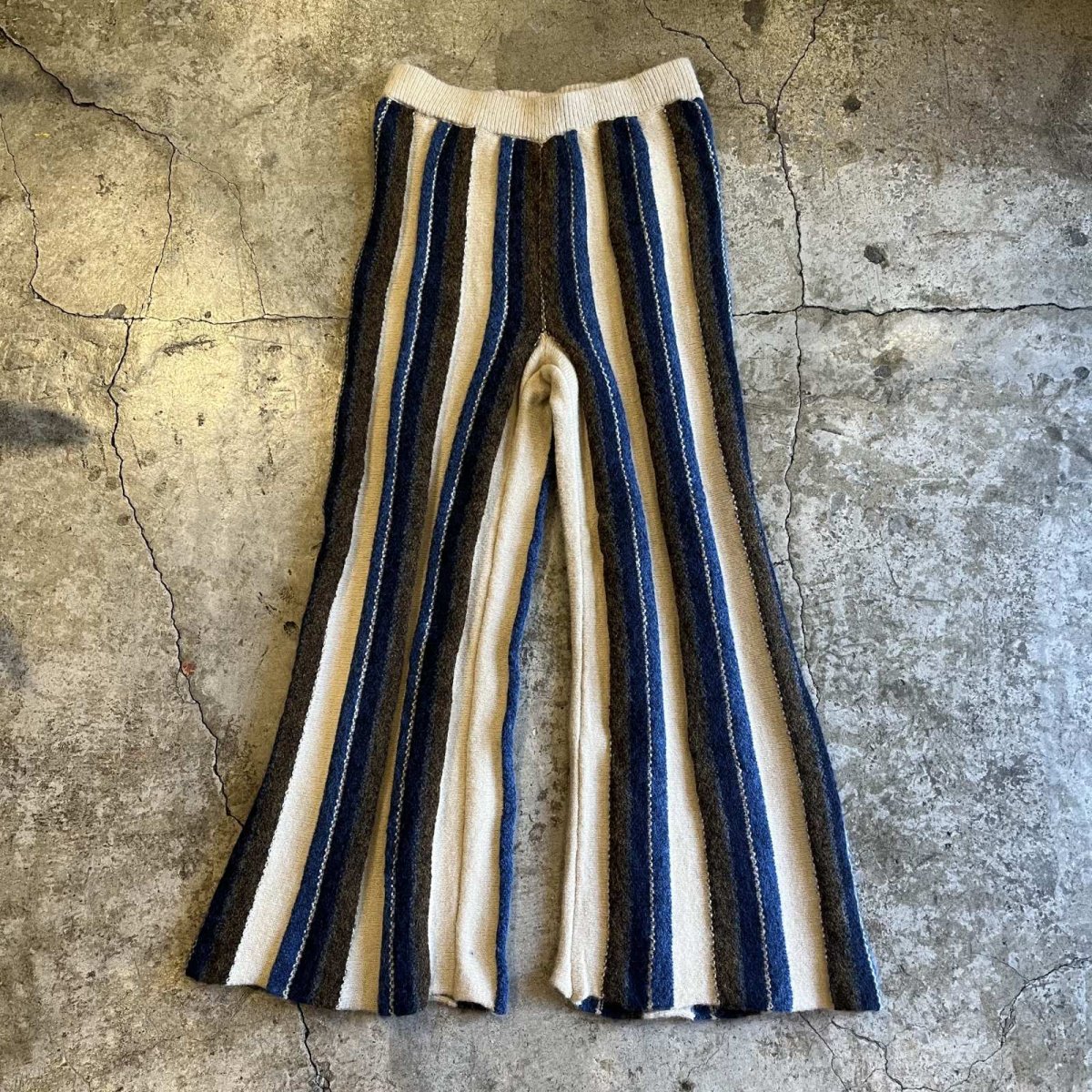 画像1: ALL OVER MULTI STRIPE PATTERN SOFT FLARE DESIGN KNIT PANTS / W26~32 (1)