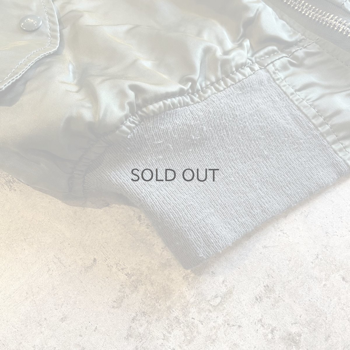 画像4: 【ALPHA】KHAKI COLOR REVERSIBLE DESIGN NYLON MA-1 JACKET / Ladies L M) / MADE IN USA (4)