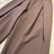 画像4: 【WONDERGROUND】DESIGN TUCK WIDE SILHOUETTE SLACKS / BROWN / OS (4)