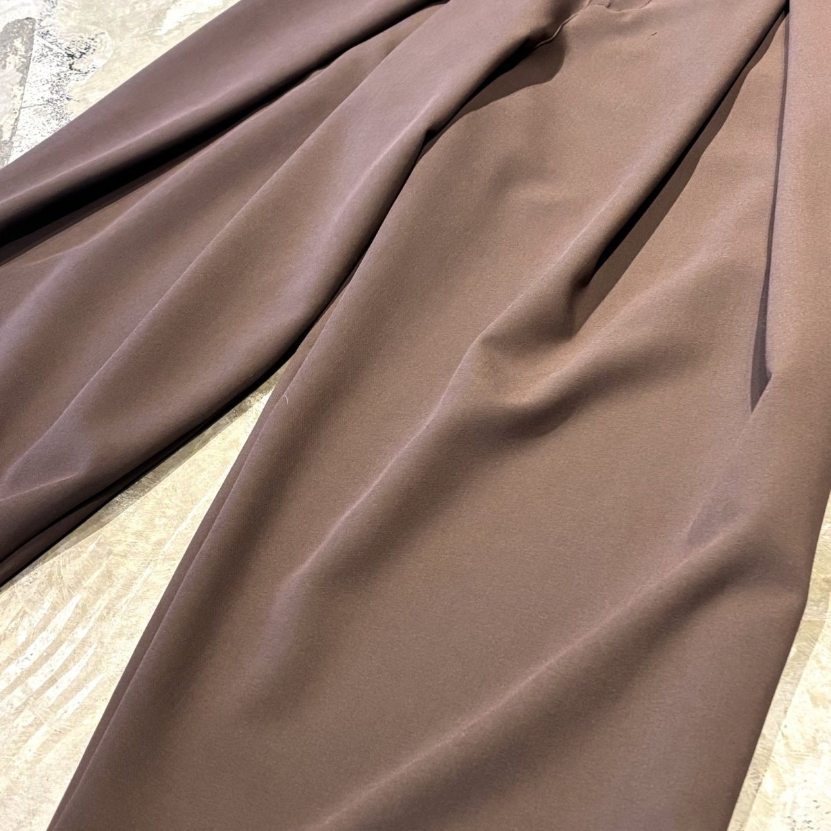 画像6: 【WONDERGROUND】DESIGN TUCK WIDE SILHOUETTE SLACKS / BROWN / OS (6)