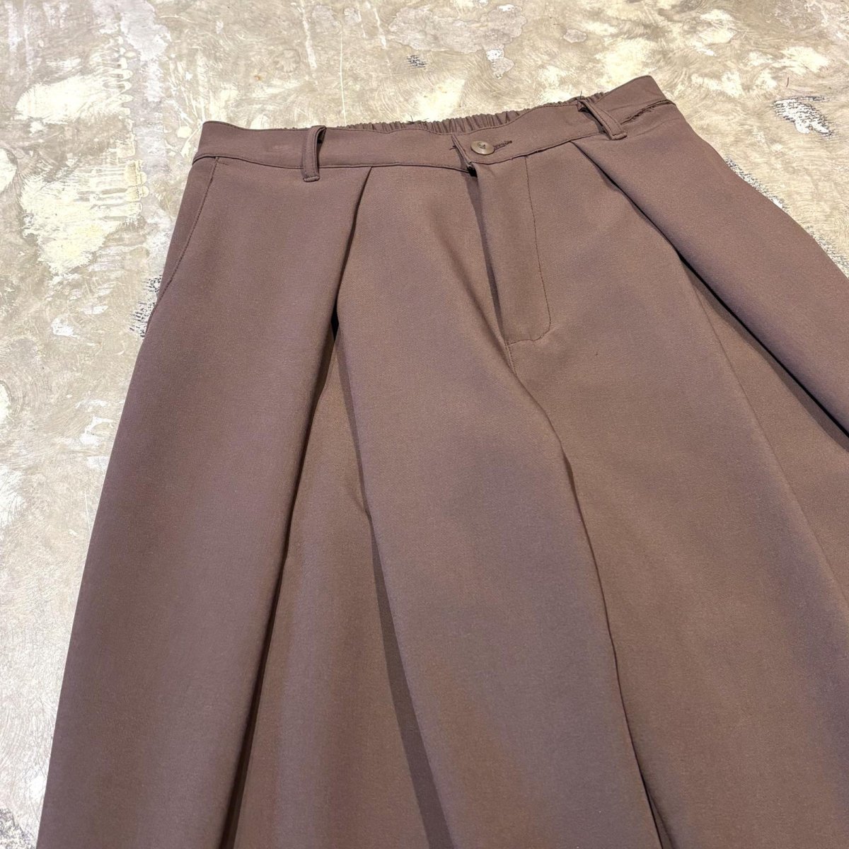画像3: 【WONDERGROUND】DESIGN TUCK WIDE SILHOUETTE SLACKS / BROWN / OS (3)