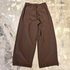 画像2: 【WONDERGROUND】DESIGN TUCK WIDE SILHOUETTE SLACKS / BROWN / OS (2)