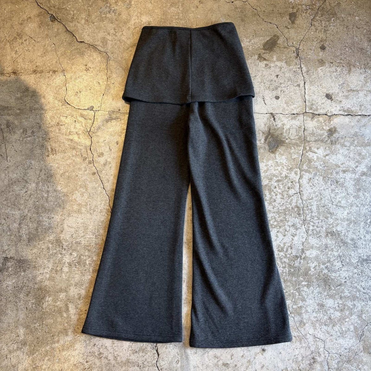 画像2: 2 WAY SKIRT LAYERED DESIGN SOFT FLARE SWEAT PANTS / W22~W33 (2)