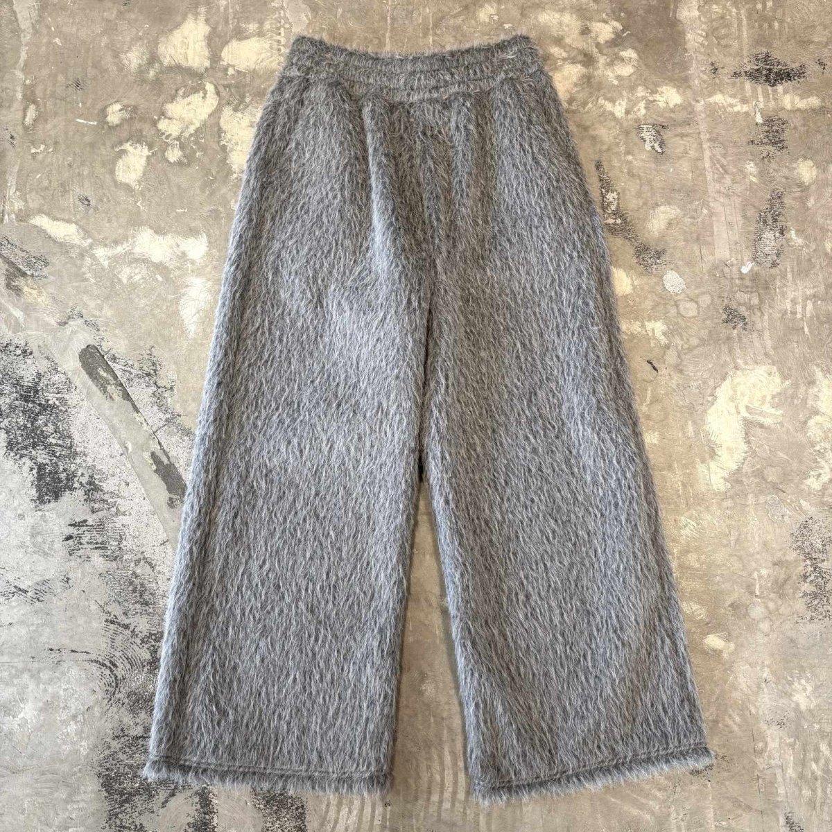 画像1: COLOR FAUX FUR WIDE SILHOUETTE PANTS / GREY / W29~ (1)