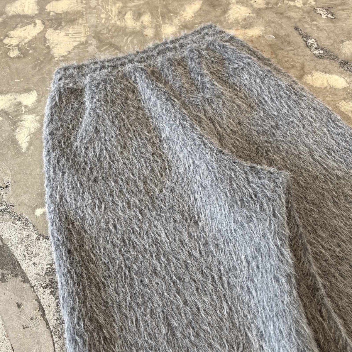 画像9: COLOR FAUX FUR WIDE SILHOUETTE PANTS / GREY / W29~ (9)