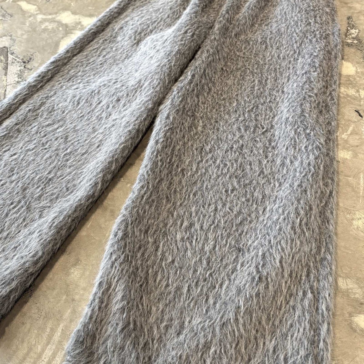 画像6: COLOR FAUX FUR WIDE SILHOUETTE PANTS / GREY / W29~ (6)