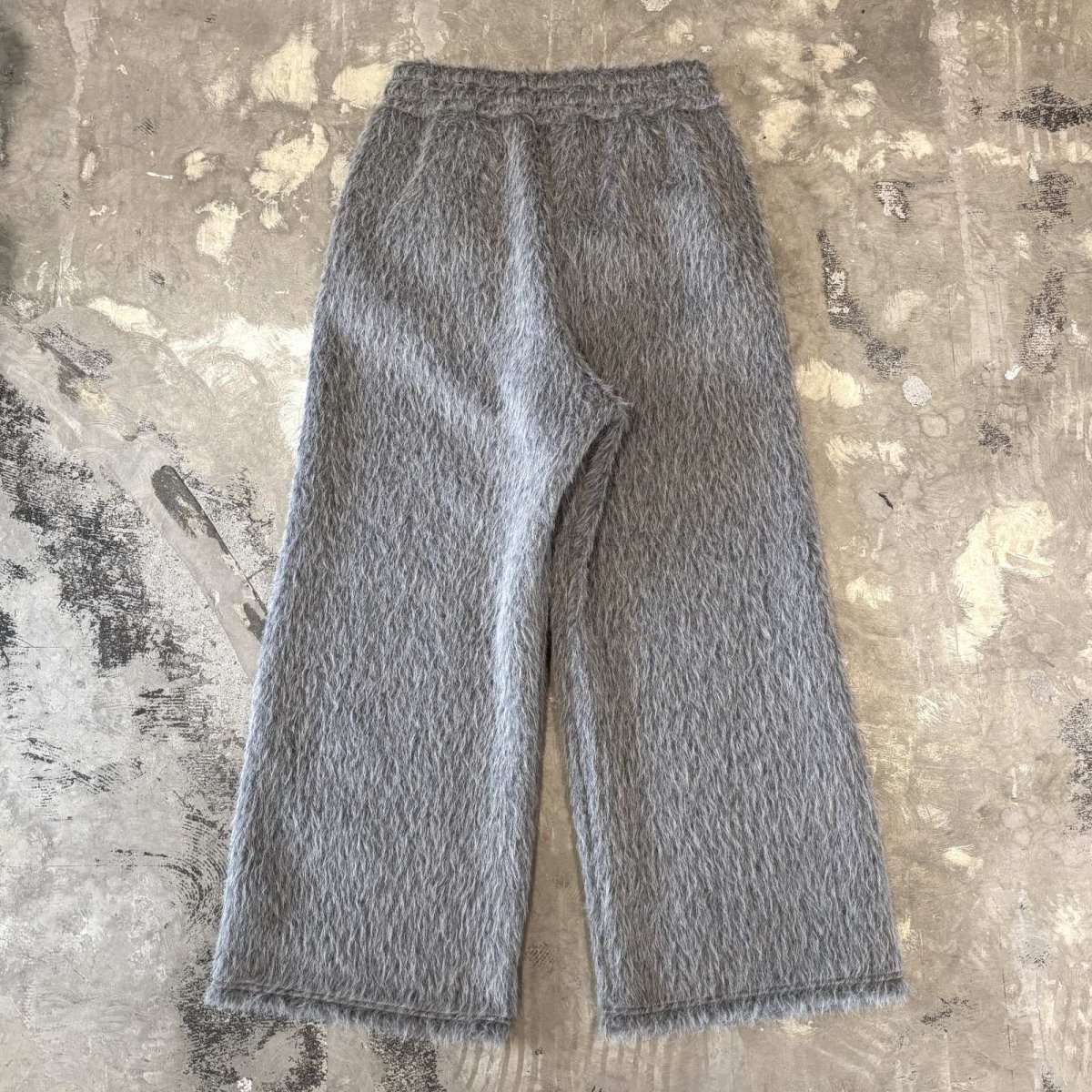 画像2: COLOR FAUX FUR WIDE SILHOUETTE PANTS / GREY / W29~ (2)