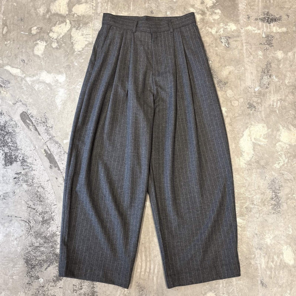 画像1: 【WONDERGROUND】STRIPE PATTERN WIDE WOOL SLACKS / GREY / OS (1)