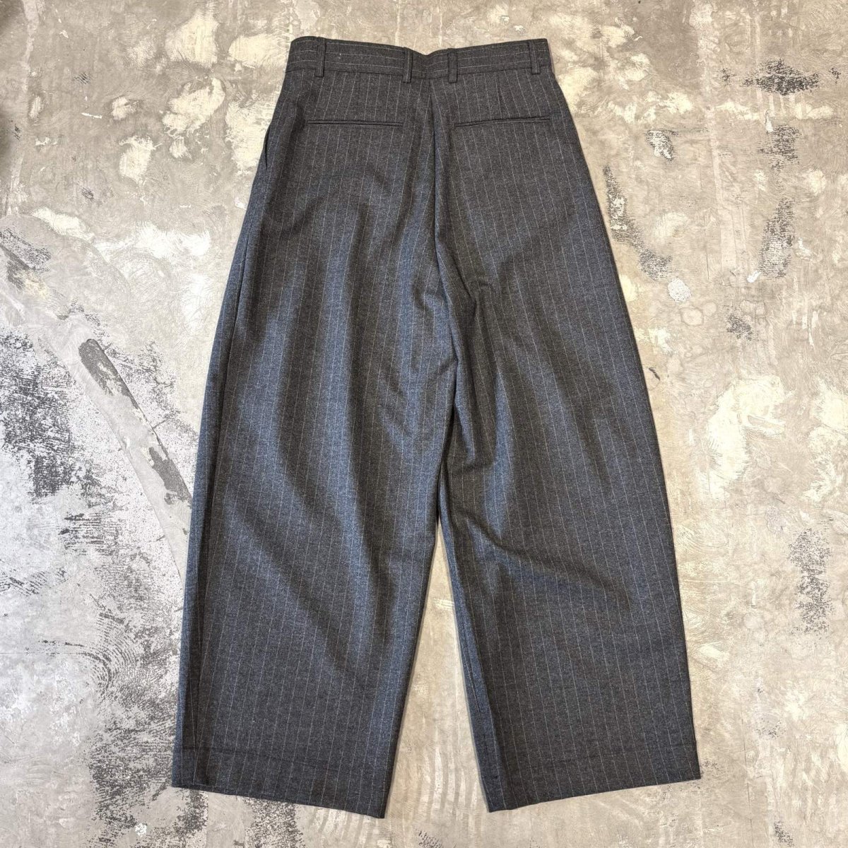 画像2: 【WONDERGROUND】STRIPE PATTERN WIDE WOOL SLACKS / GREY / OS (2)