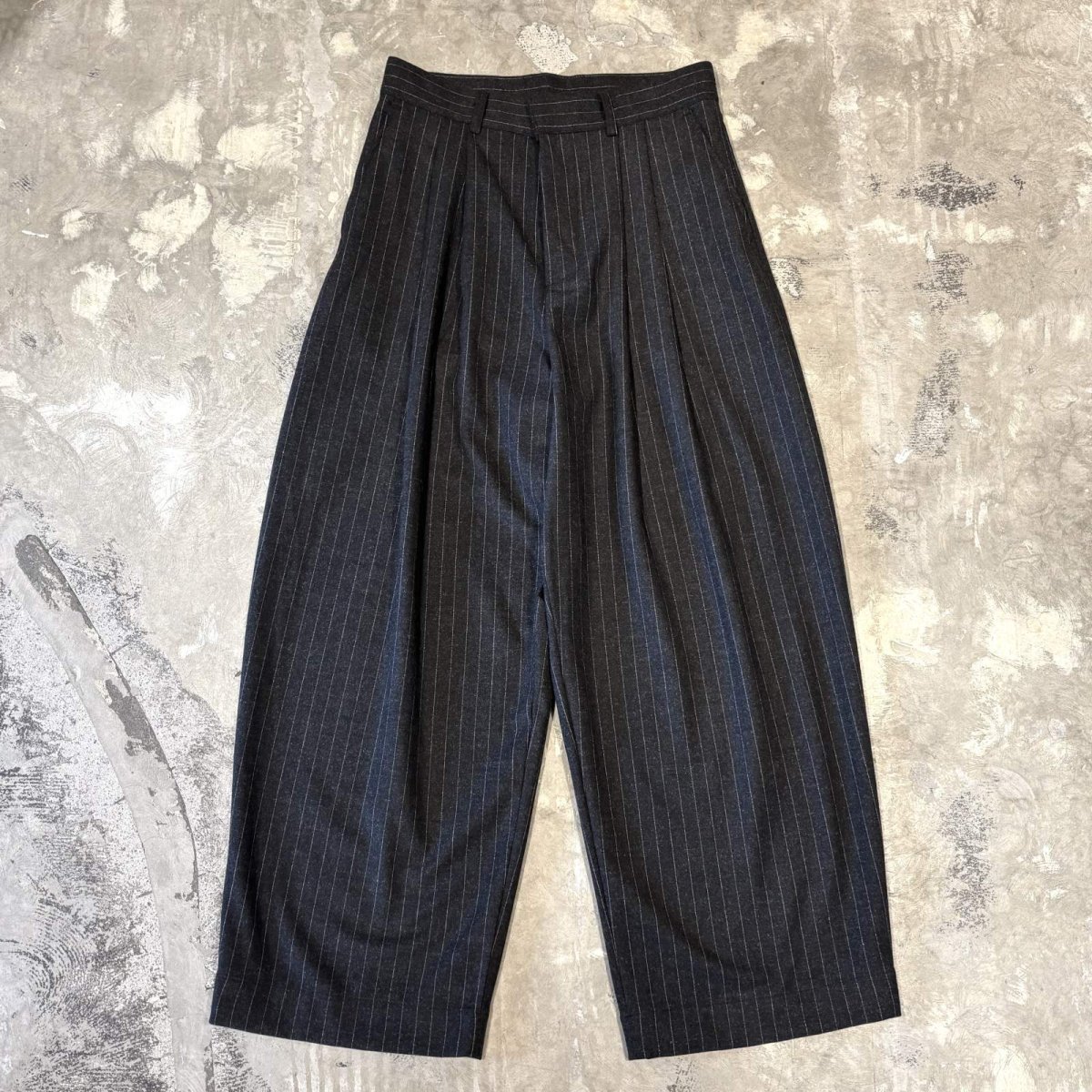 画像1: 【WONDERGROUND】STRIPE PATTERN WIDE WOOL SLACKS / BLACK / OS (1)