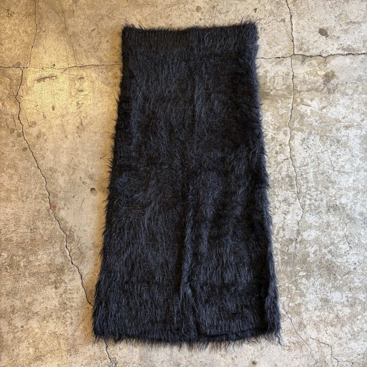 画像2: POINT GLITTER COLOR SHAGGY FAUX FUR BACK SLIT SKIRT / W27~W33 (2)