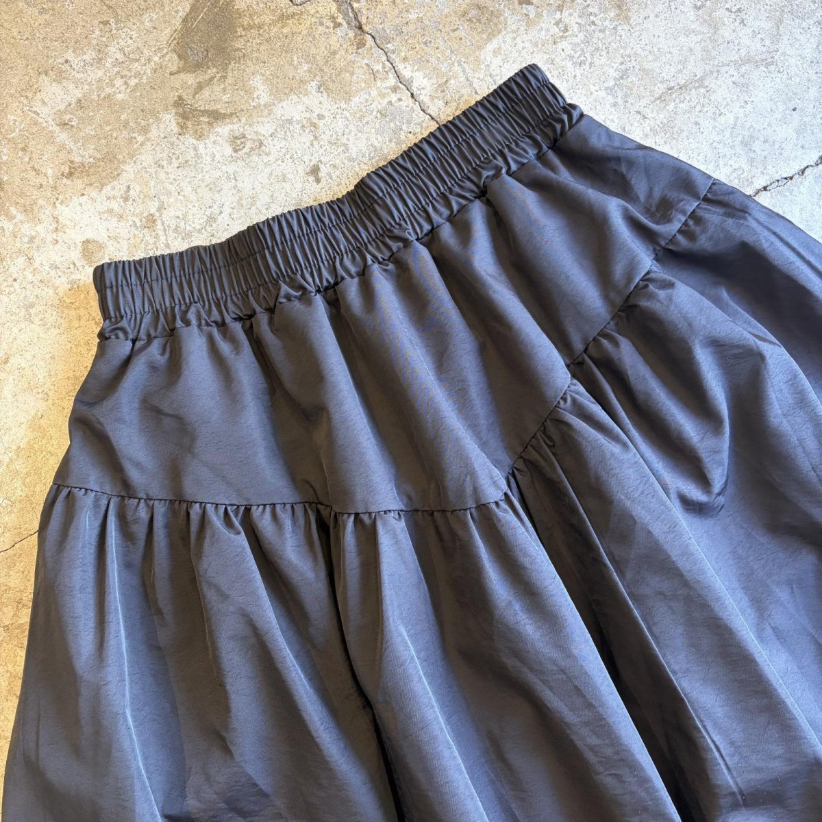 画像11: FRONT ZIP 2BELT DESIGN BALLOON LONG SKIRT / W25~W35 (11)