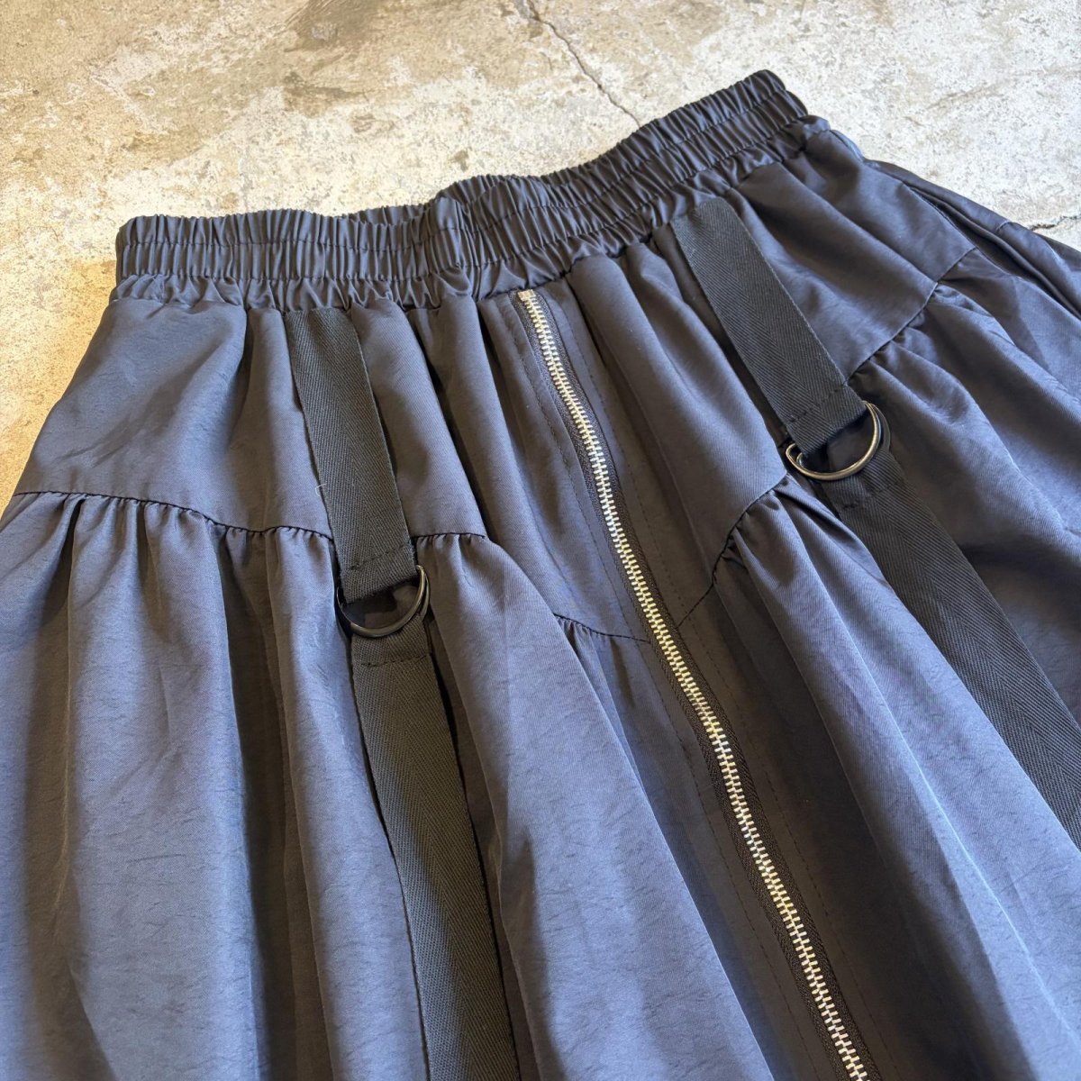 画像3: FRONT ZIP 2BELT DESIGN BALLOON LONG SKIRT / W25~W35 (3)