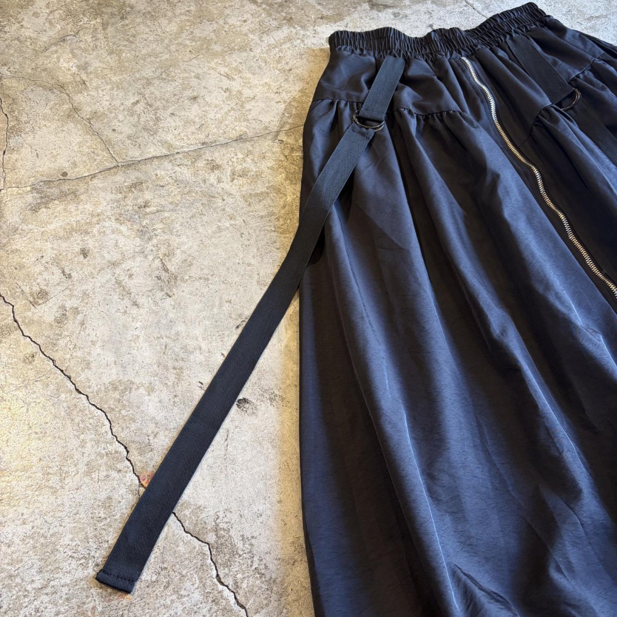 画像4: FRONT ZIP 2BELT DESIGN BALLOON LONG SKIRT / W25~W35 (4)