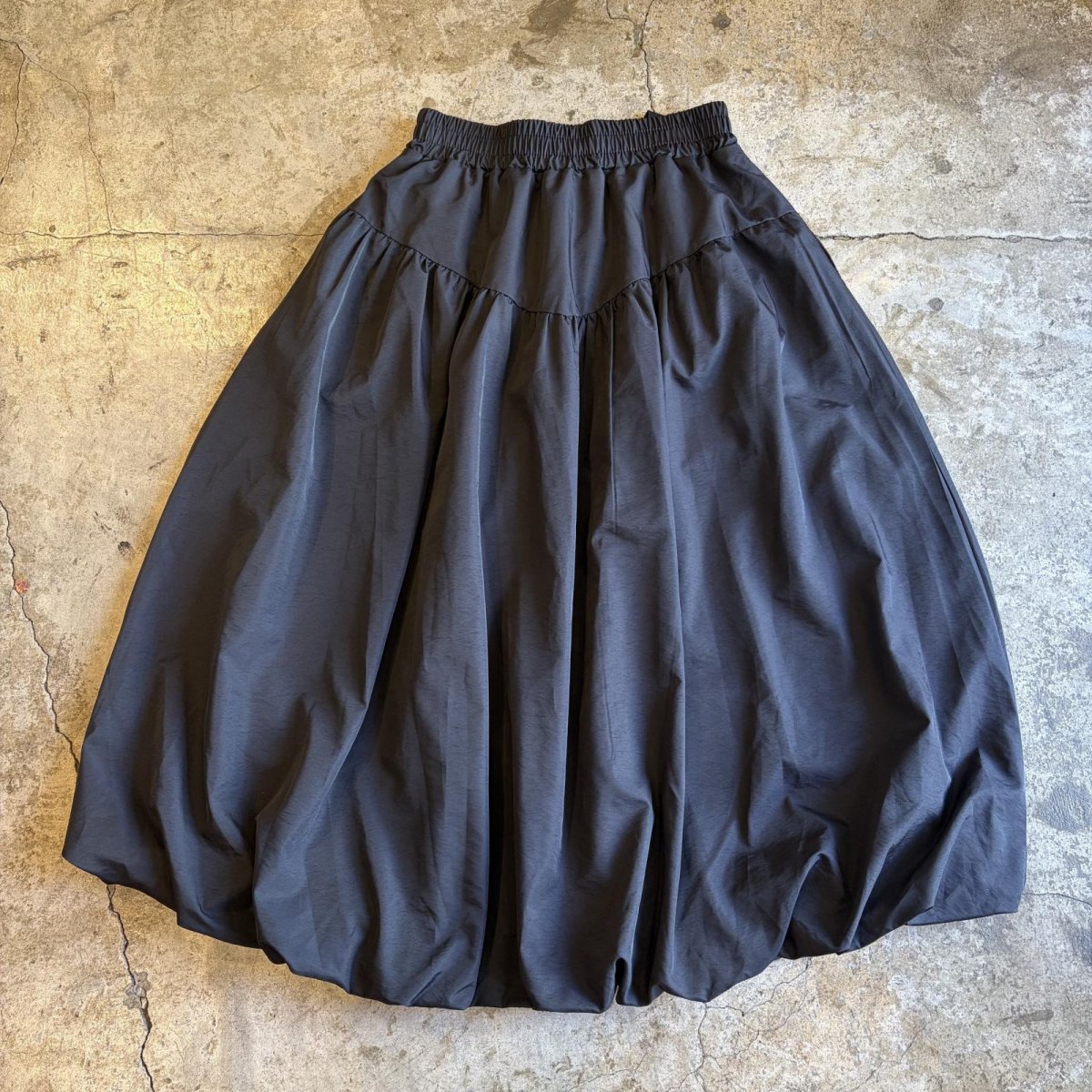 画像2: FRONT ZIP 2BELT DESIGN BALLOON LONG SKIRT / W25~W35 (2)