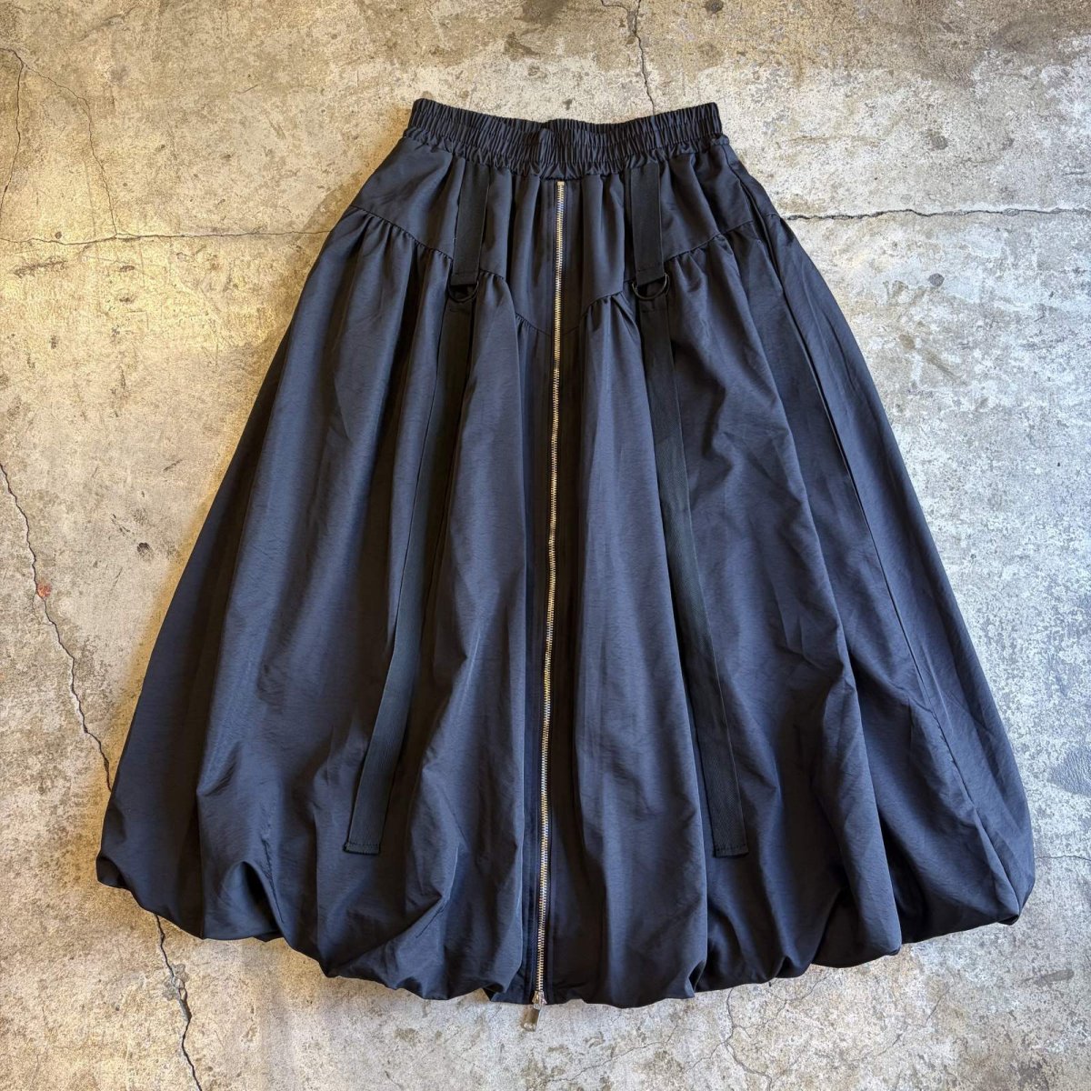 画像1: FRONT ZIP 2BELT DESIGN BALLOON LONG SKIRT / W25~W35 (1)