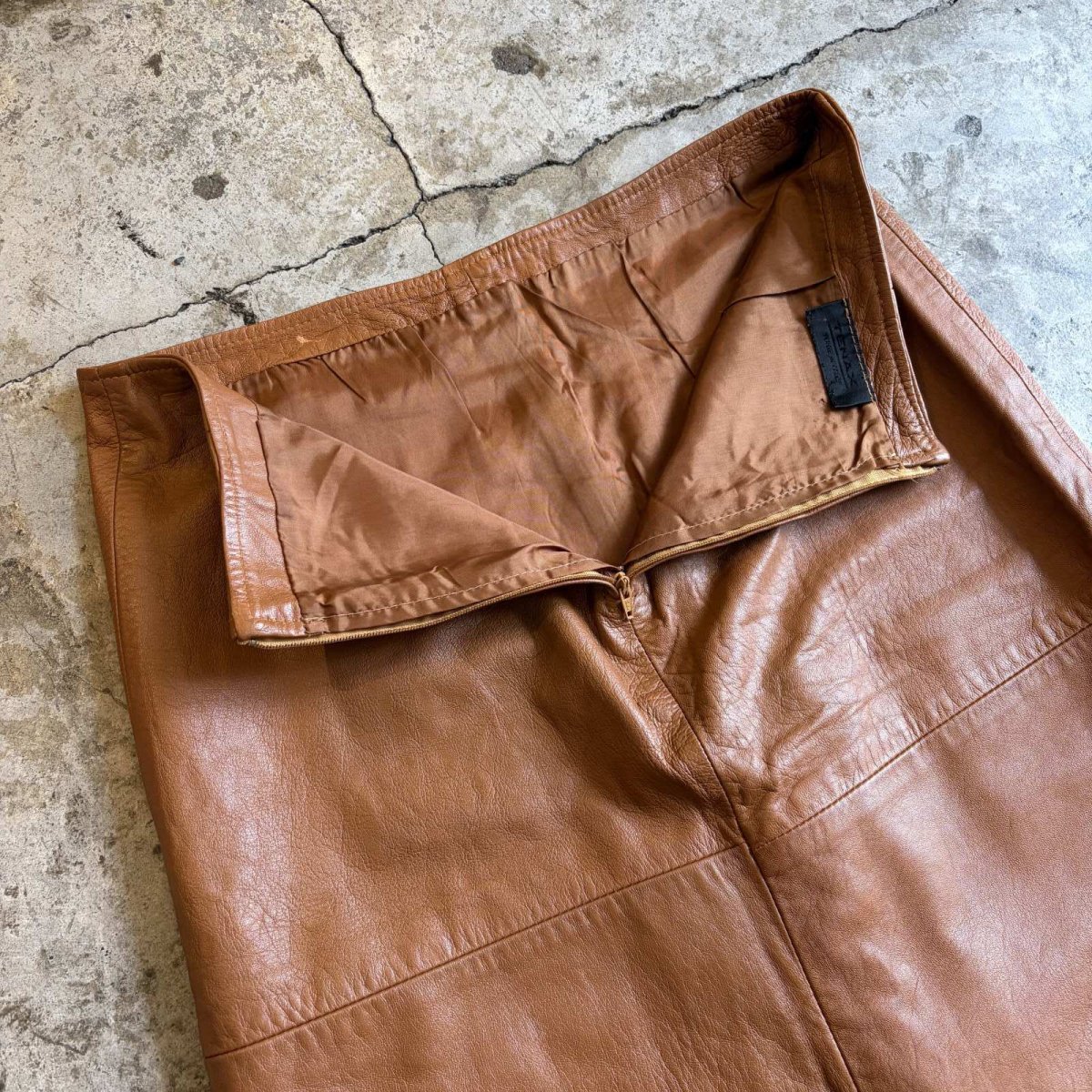 画像7: BROWN COLOR DESIGN FRINGE LEATHER SKIRT / W30 / MADE IN ITALY (7)