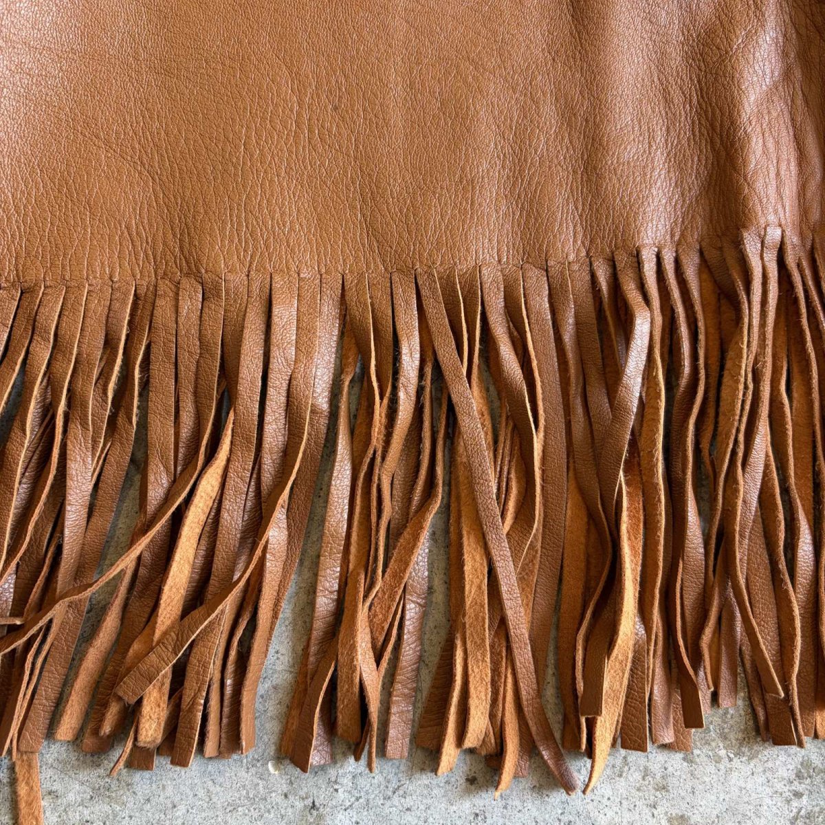 画像4: BROWN COLOR DESIGN FRINGE LEATHER SKIRT / W30 / MADE IN ITALY (4)