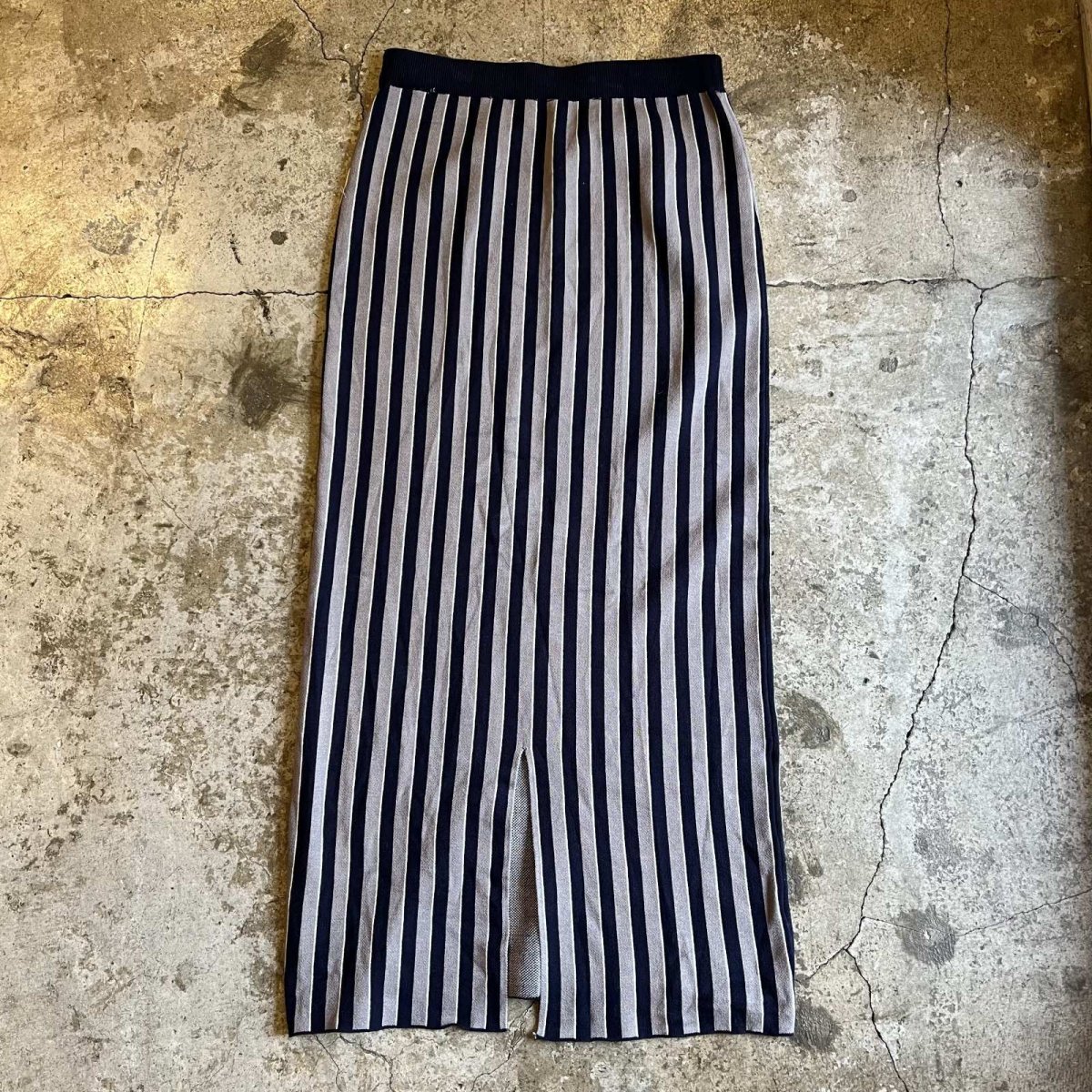 画像2: ALL OVER MULCH STRIPE PATTERN BACK SLIT LONG SKIRT / W26~W31 (2)