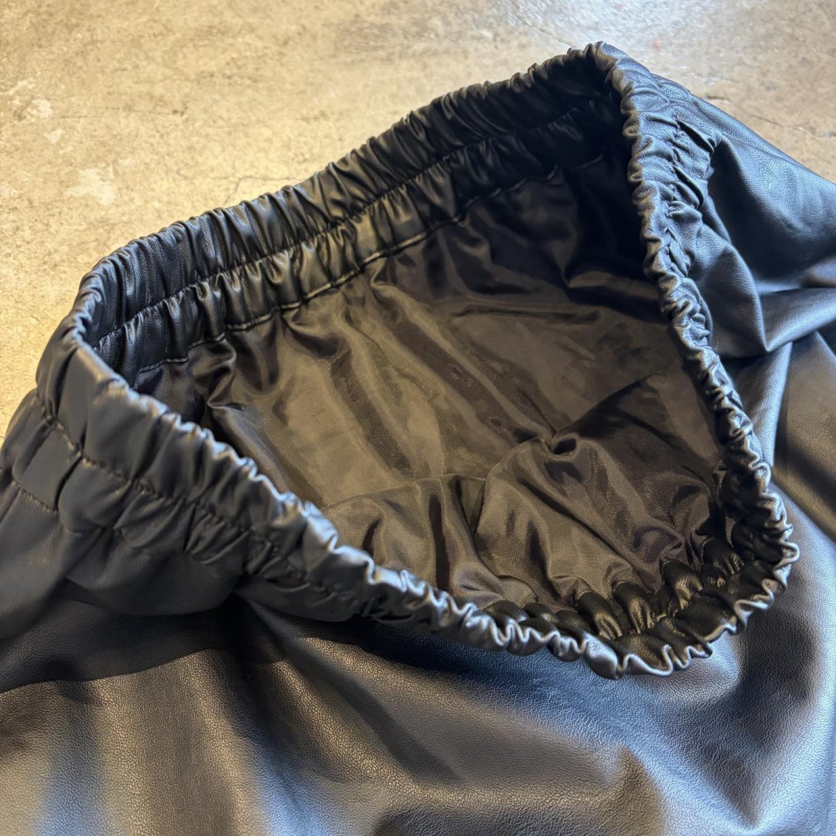 画像5: BLACK COLOR FAUX LEATHER FLARE DESIGN SKIRT / W24~W35 (5)