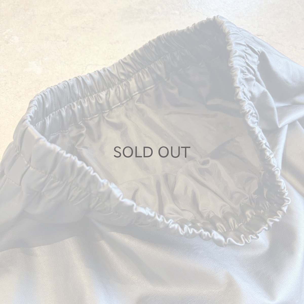 画像5: BLACK COLOR FAUX LEATHER FLARE DESIGN SKIRT / W24~W35 (5)